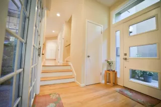 Photo #5: 222052496 Listing