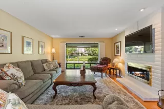 Photo #3: 222052668 Listing
