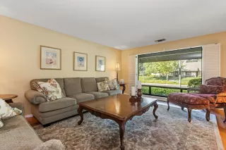 Photo #4: 222052668 Listing