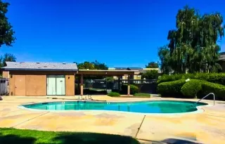 Photo #4: 222052890 Listing