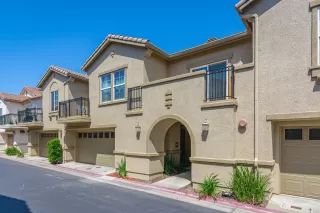 Photo #2: 222052993 Listing