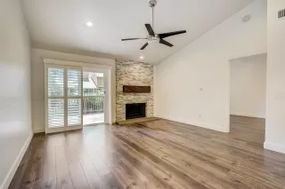 Photo #5: 222053408 Listing