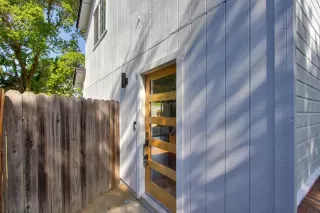 Photo #2: 222053411 Listing