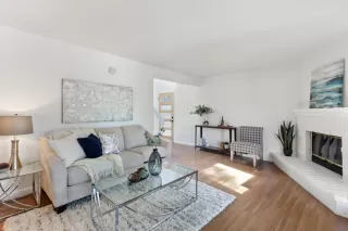 Photo #6: 222053411 Listing