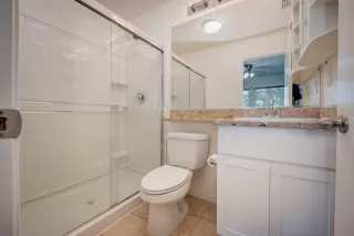 Photo #4: 222053670 Listing