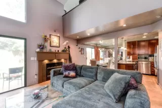 Photo #5: 222053867 Listing 