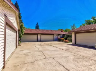 Photo #5: 222054594 Listing