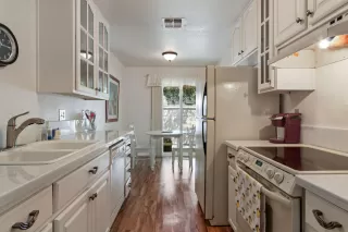 Photo #4: 222054696 Listing 