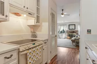 Photo #5: 222054696 Listing 