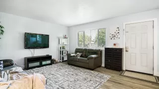 Photo #3: 222055629 Listing