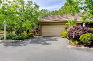 Photo #2: 222055917 Listing 