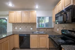 Photo #2: 222056604 Listing