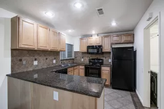 Photo #3: 222056604 Listing