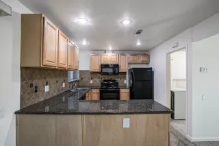 Photo #4: 222056604 Listing