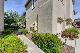 Photo #3: 222057036 Listing