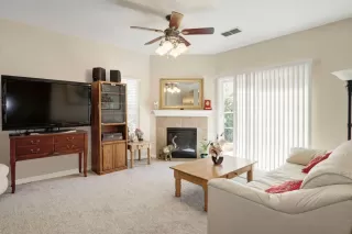 Photo #6: 222057298 Listing