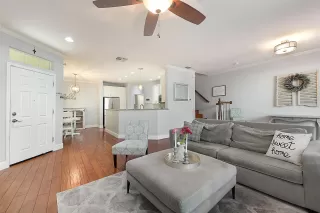 Photo #2: 222057582 Listing