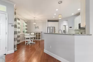 Photo #6: 222057582 Listing