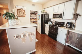 Photo #3: 222057738 Listing