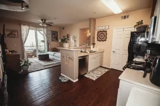 Photo #4: 222057738 Listing