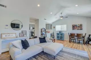 Photo #3: 222057762 Listing 