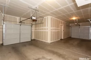 Photo #2: 222057891 Listing