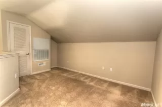 Photo #4: 222057891 Listing