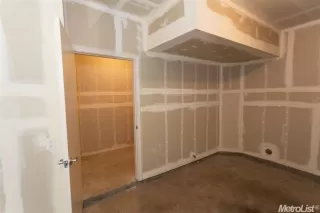 Photo #5: 222057891 Listing