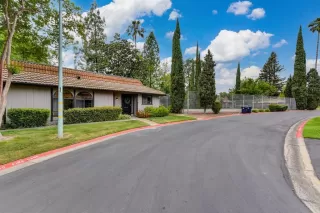 Photo #3: 222057970 Listing