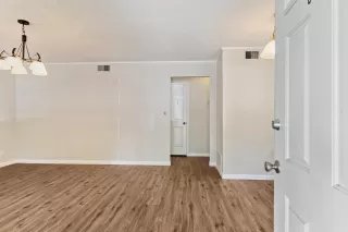 Photo #3: 222058517 Listing