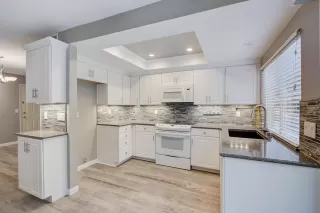 Photo #3: 222059428 Listing