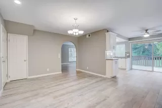 Photo #4: 222059428 Listing