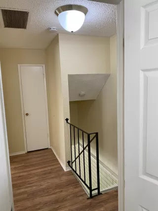 Photo #4: 222059431 Listing