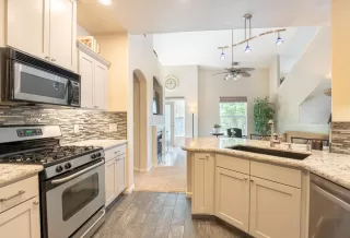 Photo #2: 222060391 Listing