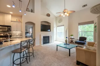 Photo #5: 222060391 Listing