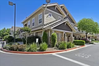 Photo #1: 222061084 Listing
