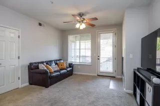 Photo #5: 222062093 Listing