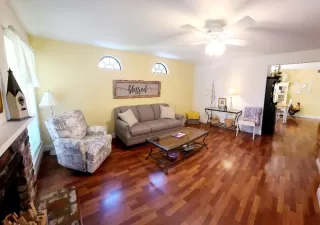 Photo #1: 222063644 Listing