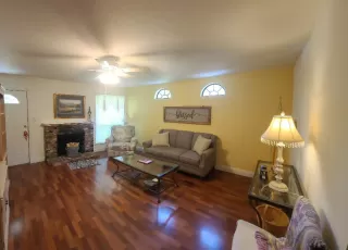 Photo #2: 222063644 Listing