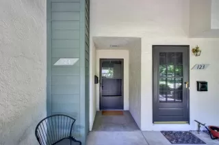 Photo #2: 222063827 Listing