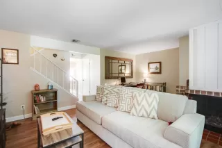 Photo #6: 222063827 Listing