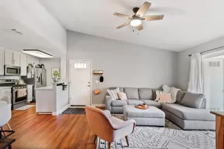 Photo #3: 222064348 Listing 