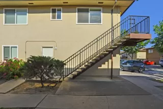 Photo #3: 222065571 Listing