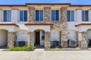 Photo #1: 222067595 Listing