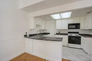 Photo #3: 222067780 Listing