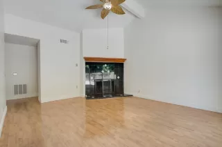 Photo #5: 222067780 Listing