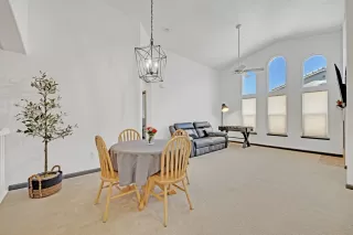 Photo #5: 222068761 Listing