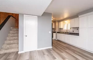 Photo #3: 222068927 Listing