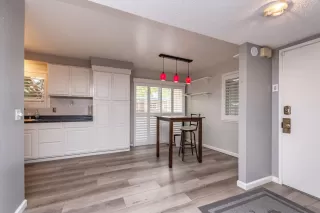 Photo #5: 222068927 Listing