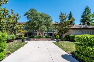 Photo #4: 222070239 Listing